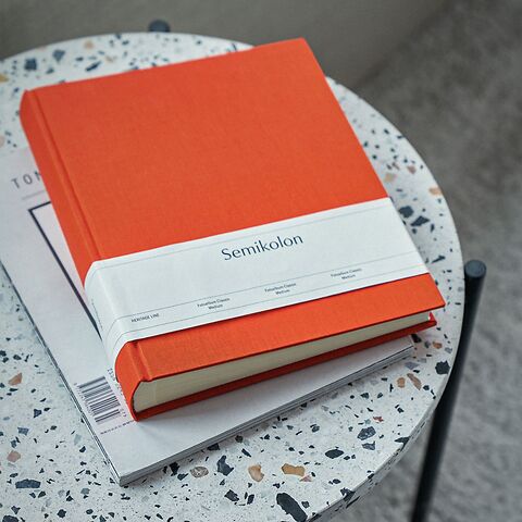 Album Medium, booklinen cover, 80pages, cream white mounting board, glassine paper, orange